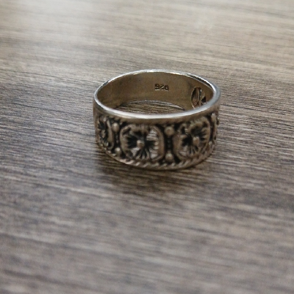 Silver Floral Pattern Ring